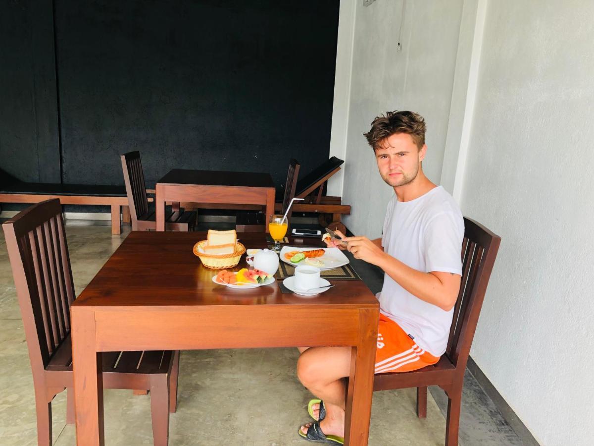 Bony'S Holiday Inn Negombo Dış mekan fotoğraf