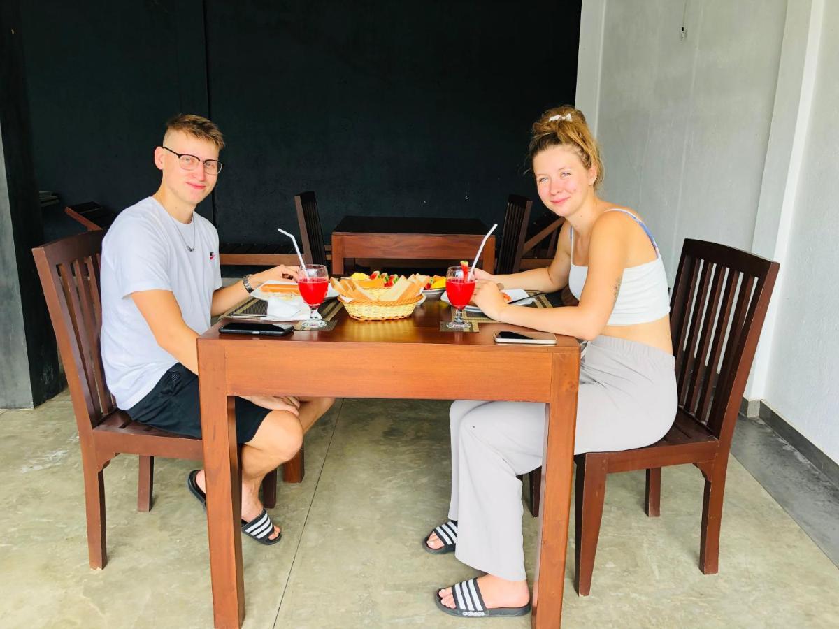 Bony'S Holiday Inn Negombo Dış mekan fotoğraf