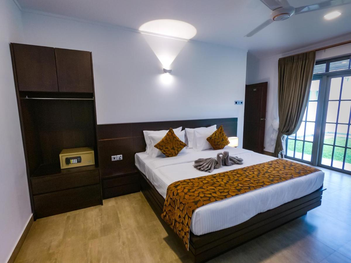 Bony'S Holiday Inn Negombo Dış mekan fotoğraf